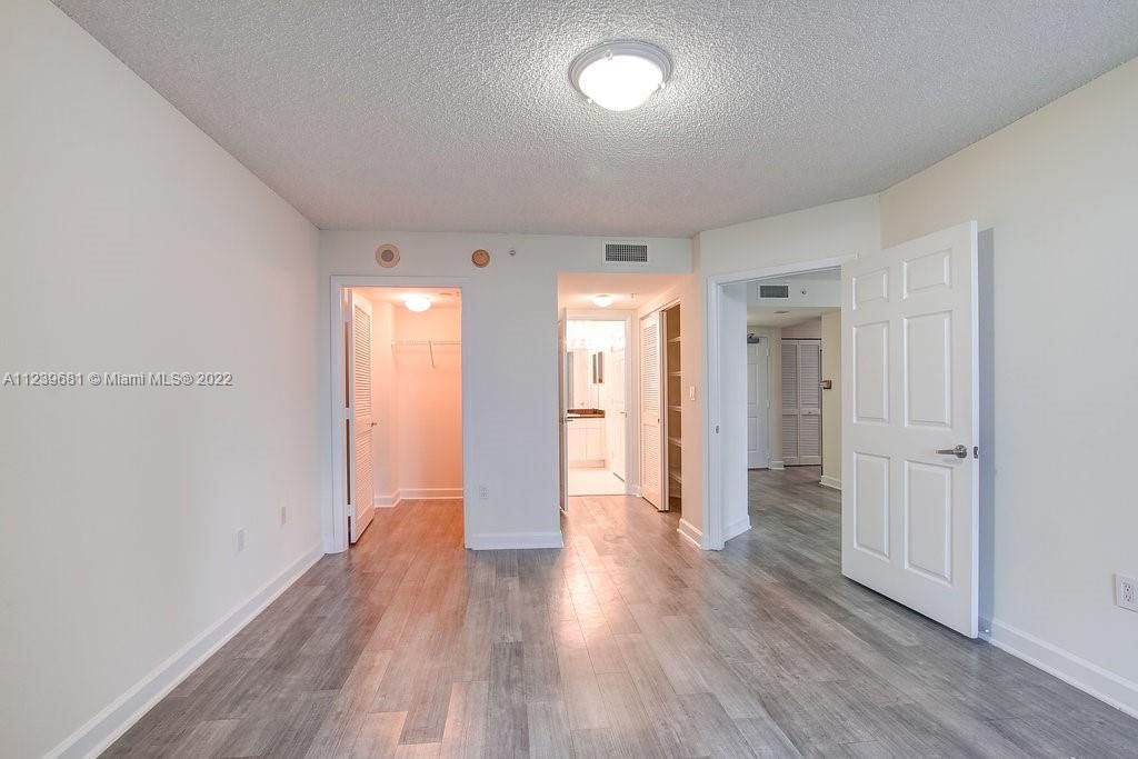 Recently Rented: $4,210 (2 beds, 2 baths, 1320 Square Feet)