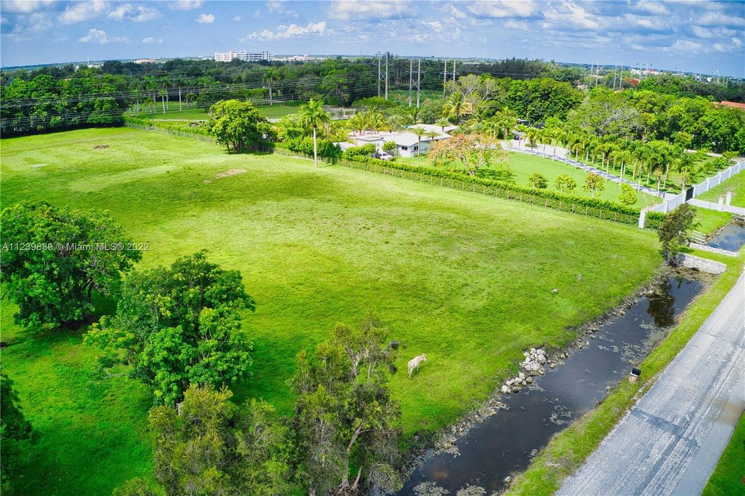 最近售出: $1,199,000 (2.35 acres)