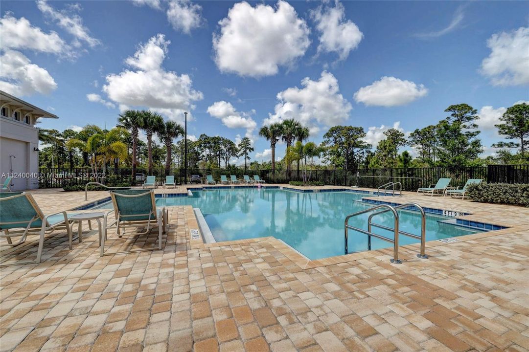 Clubhouse/ Heated Community Pool