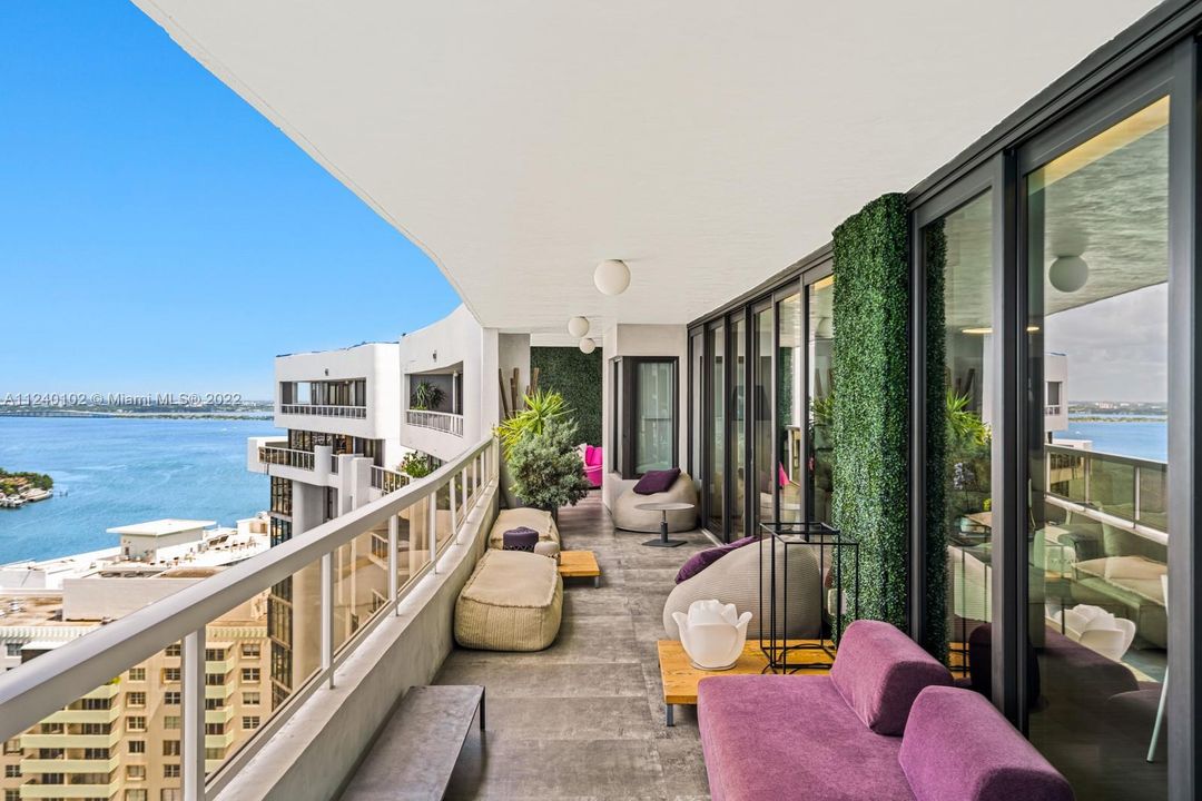 Recently Sold: $4,000,000 (3 beds, 3 baths, 2629 Square Feet)