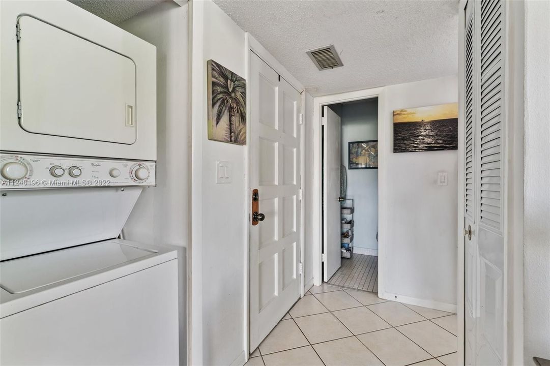 Recently Sold: $150,000 (1 beds, 2 baths, 903 Square Feet)