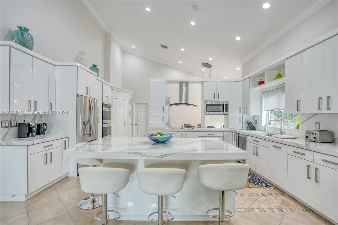 Recently Sold: $1,098,000 (5 beds, 4 baths, 4024 Square Feet)