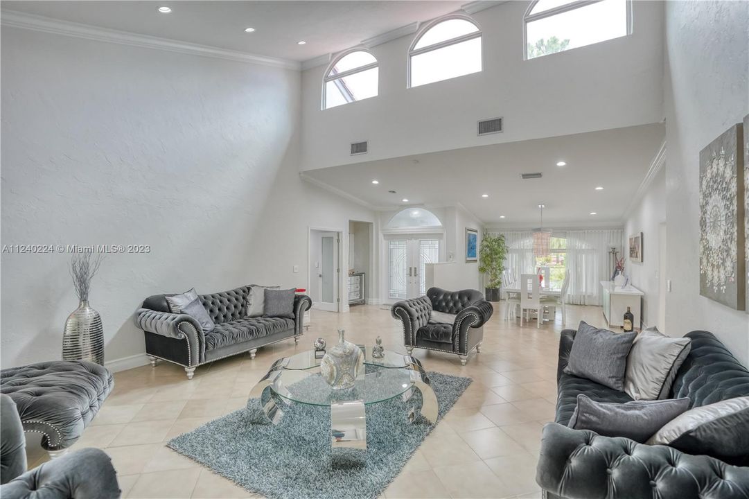 Recently Sold: $1,098,000 (5 beds, 4 baths, 4024 Square Feet)