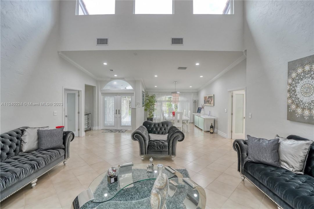 Recently Sold: $1,098,000 (5 beds, 4 baths, 4024 Square Feet)