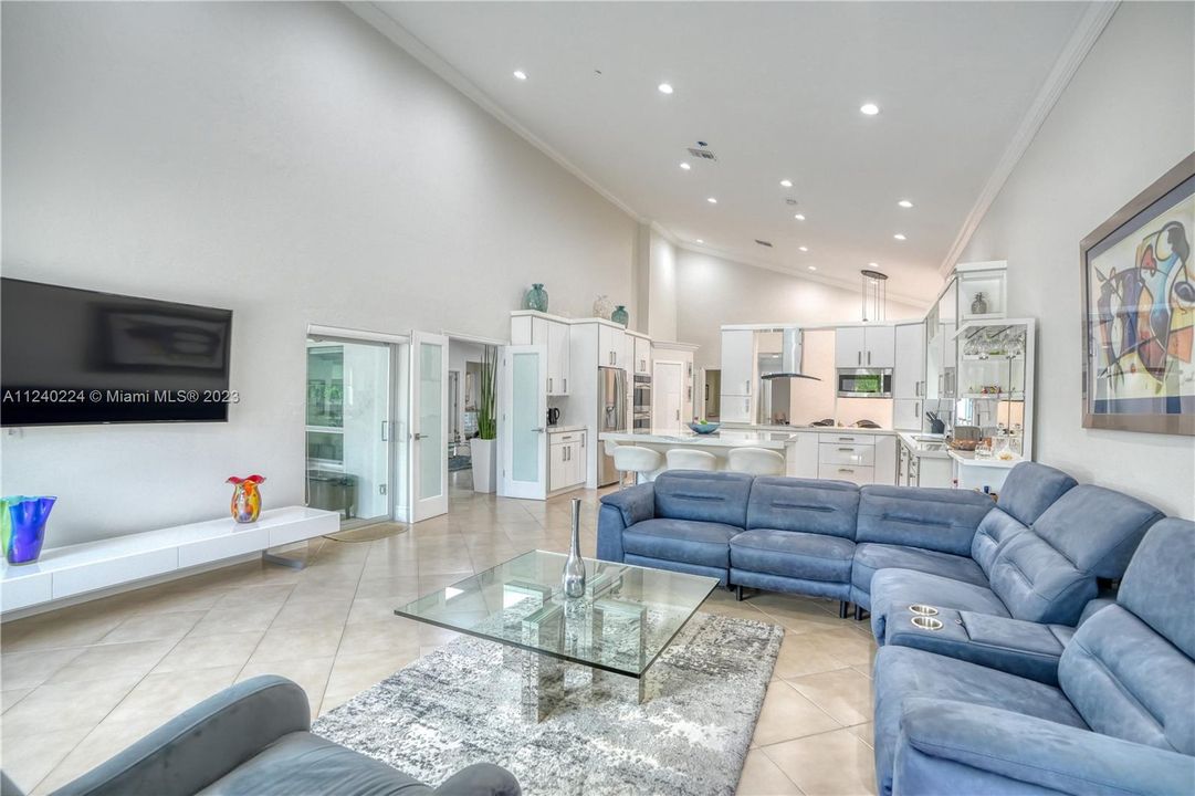 Recently Sold: $1,098,000 (5 beds, 4 baths, 4024 Square Feet)