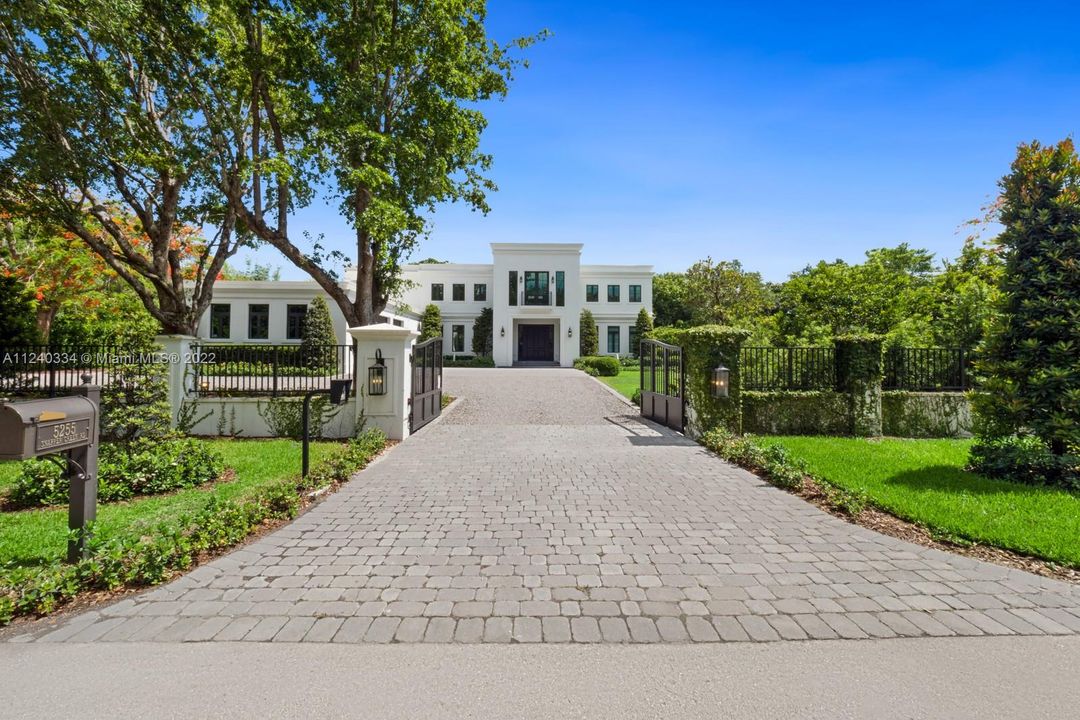 Recently Sold: $10,495,000 (7 beds, 7 baths, 7611 Square Feet)