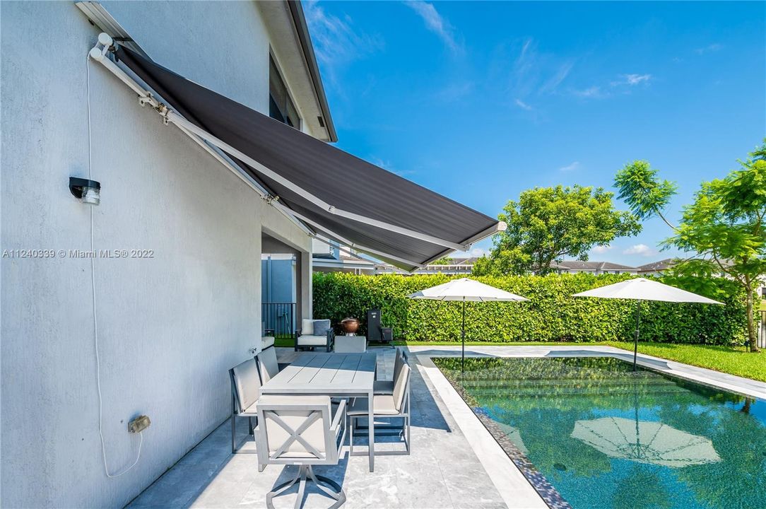 Recently Sold: $1,200,000 (5 beds, 3 baths, 3050 Square Feet)