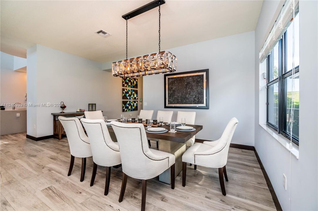Recently Sold: $1,200,000 (5 beds, 3 baths, 3050 Square Feet)