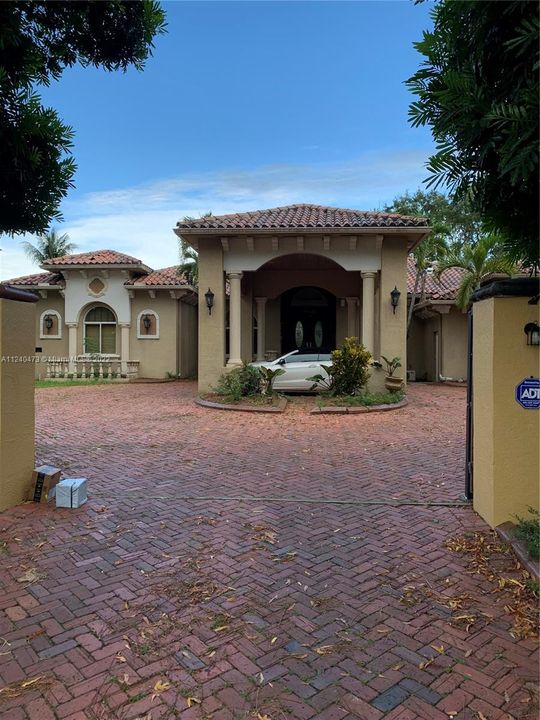 Recently Sold: $2,850,000 (3 beds, 4 baths, 5190 Square Feet)