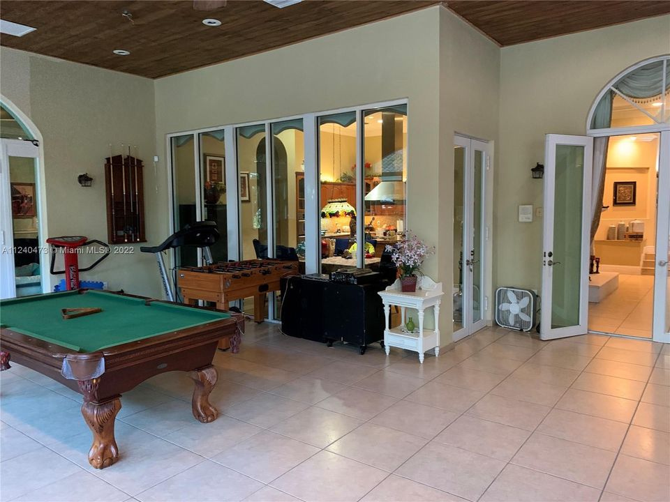 Recently Sold: $2,850,000 (3 beds, 4 baths, 5190 Square Feet)