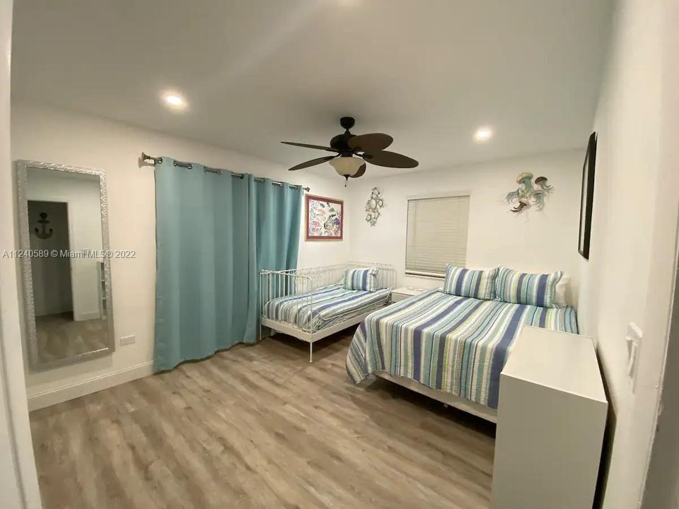 2nd bedroom