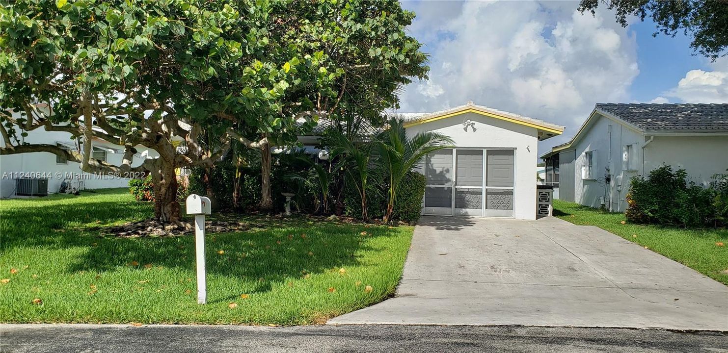 Recently Sold: $320,000 (2 beds, 2 baths, 1438 Square Feet)