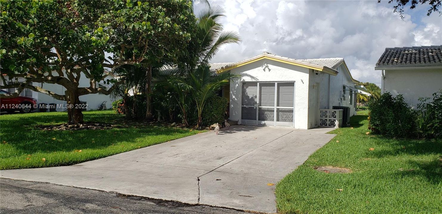 Recently Sold: $320,000 (2 beds, 2 baths, 1438 Square Feet)