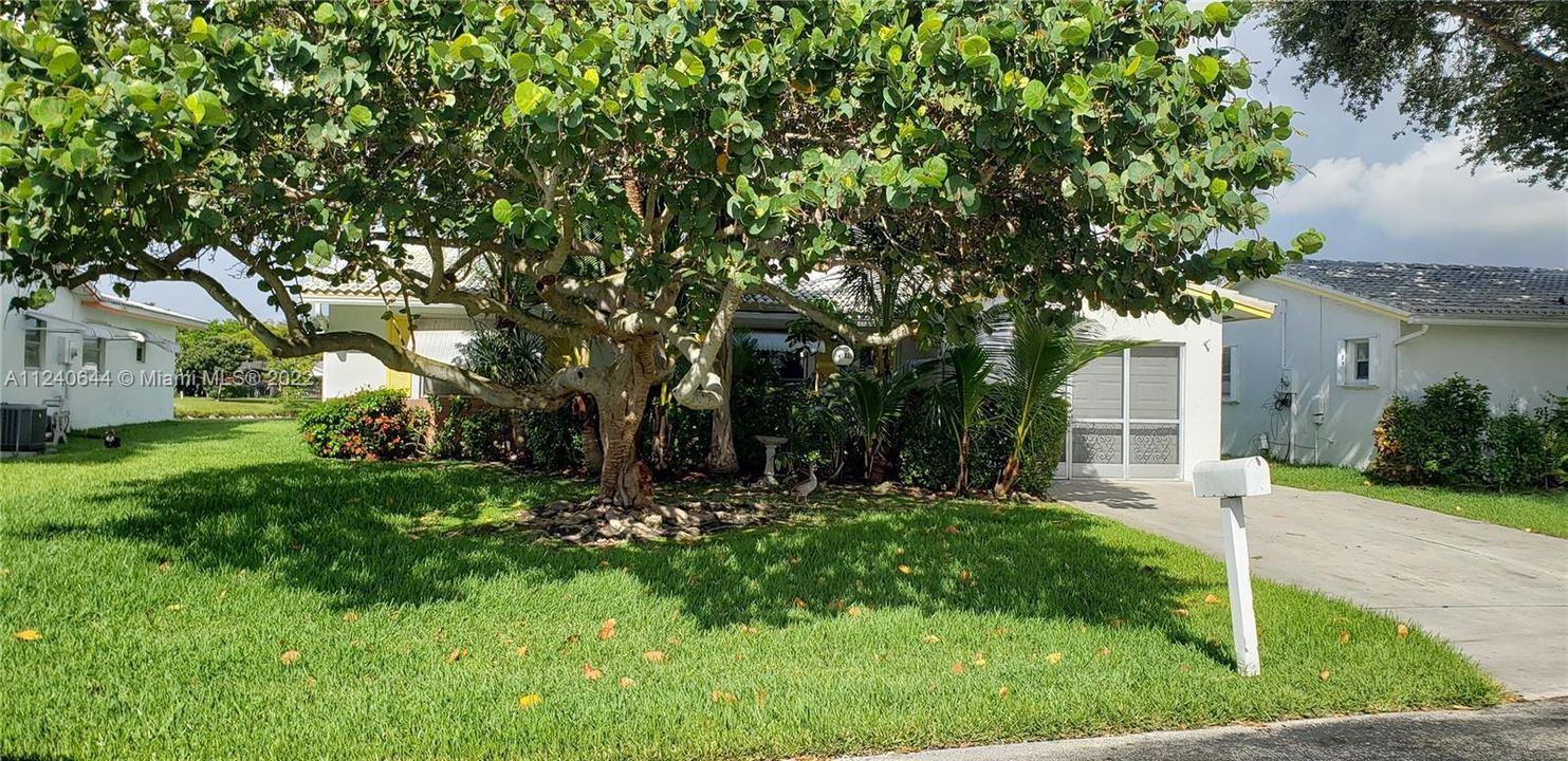 Recently Sold: $320,000 (2 beds, 2 baths, 1438 Square Feet)