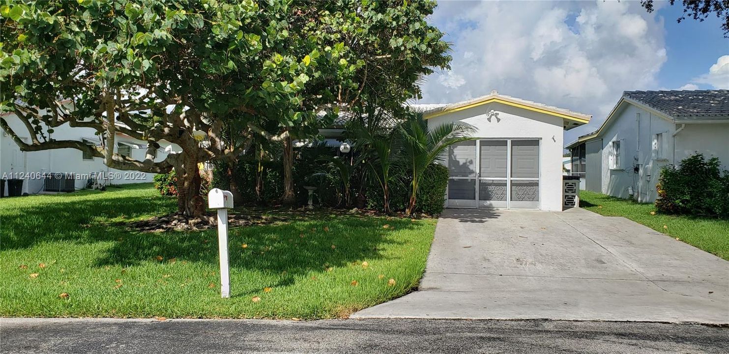 Recently Sold: $320,000 (2 beds, 2 baths, 1438 Square Feet)