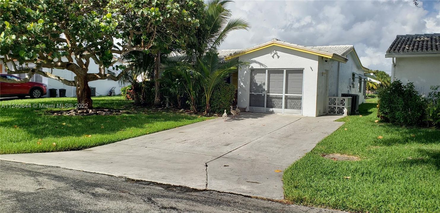 Recently Sold: $320,000 (2 beds, 2 baths, 1438 Square Feet)