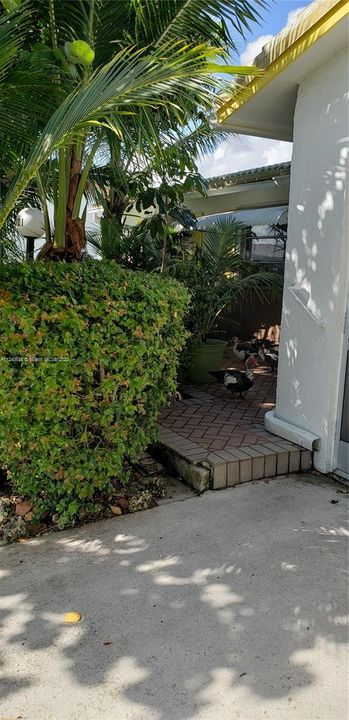 Recently Sold: $320,000 (2 beds, 2 baths, 1438 Square Feet)