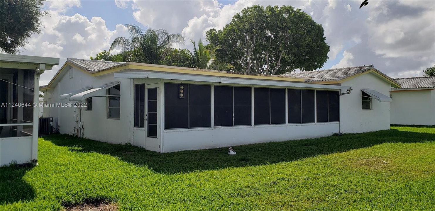 Recently Sold: $320,000 (2 beds, 2 baths, 1438 Square Feet)