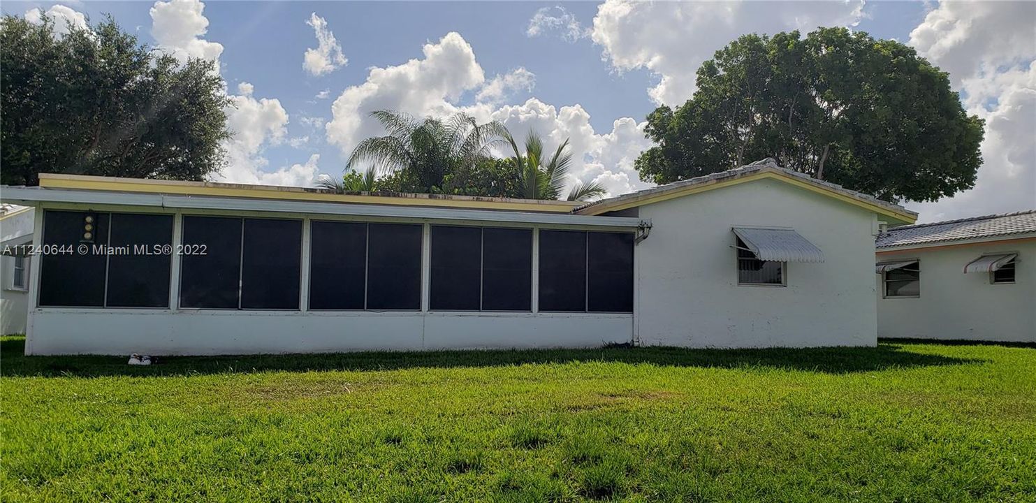 Recently Sold: $320,000 (2 beds, 2 baths, 1438 Square Feet)