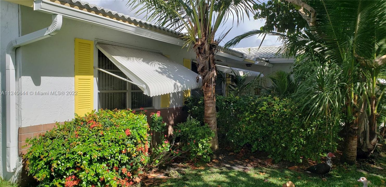 Recently Sold: $320,000 (2 beds, 2 baths, 1438 Square Feet)