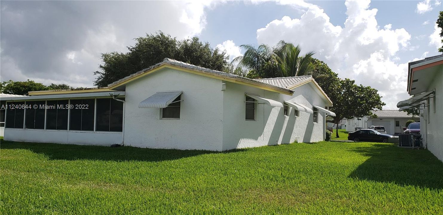 Recently Sold: $320,000 (2 beds, 2 baths, 1438 Square Feet)