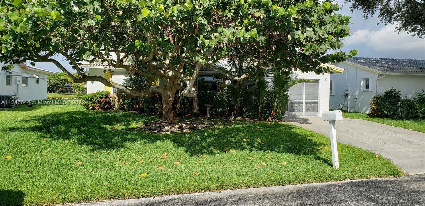 Recently Sold: $320,000 (2 beds, 2 baths, 1438 Square Feet)