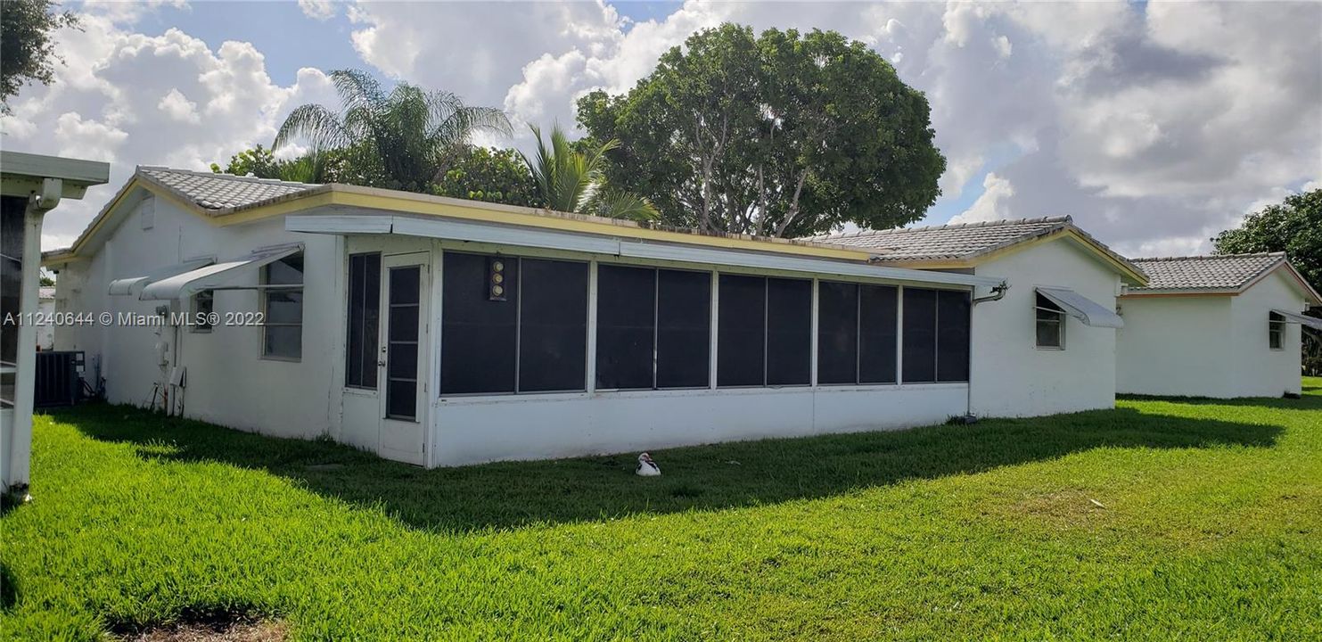 Recently Sold: $320,000 (2 beds, 2 baths, 1438 Square Feet)