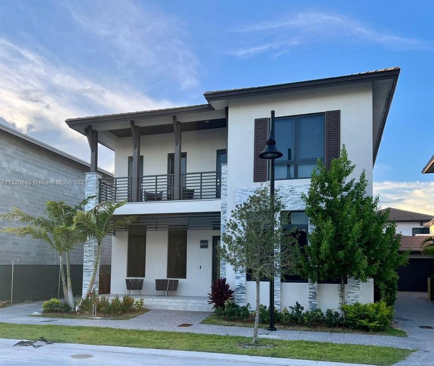 Recently Sold: $2,150,000 (4 beds, 3 baths, 4831 Square Feet)