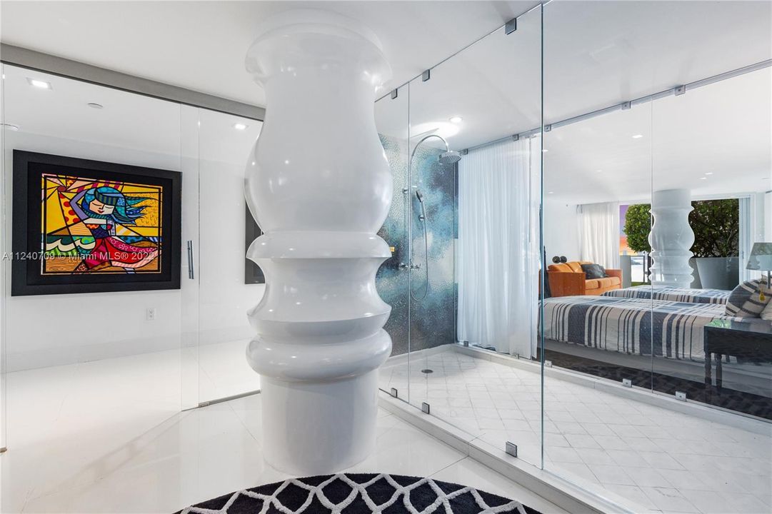 Recently Sold: $5,000,000 (3 beds, 3 baths, 4120 Square Feet)