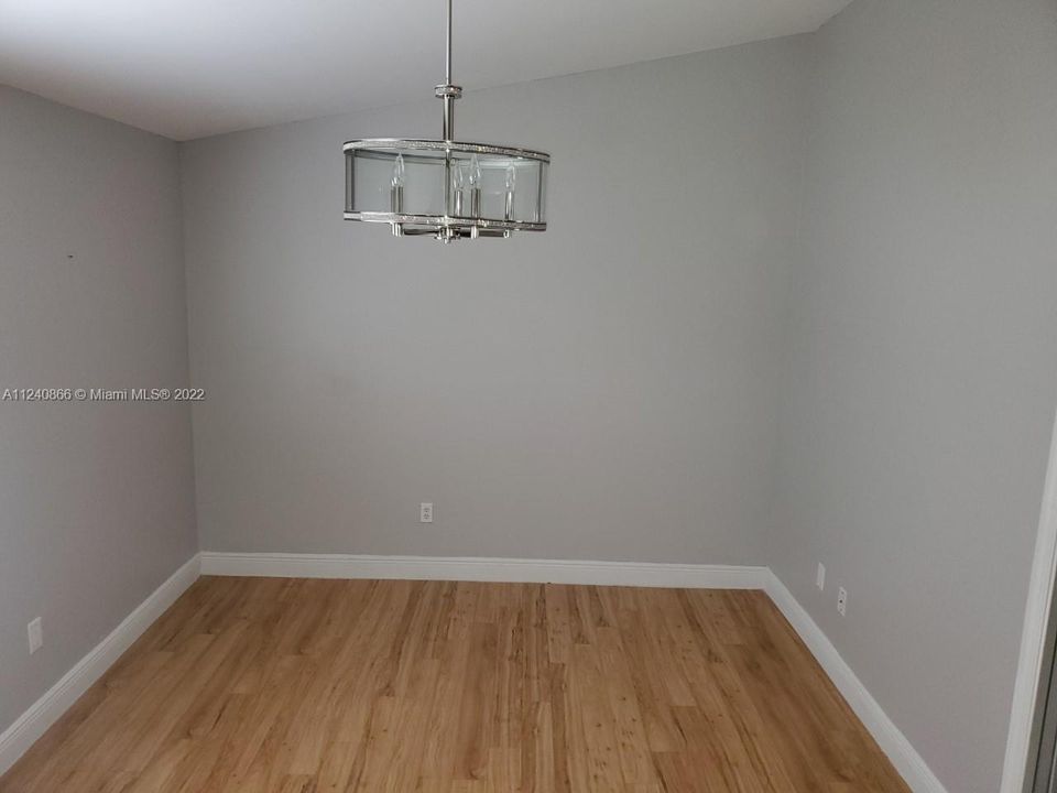 Recently Rented: $2,400 (2 beds, 1 baths, 1114 Square Feet)