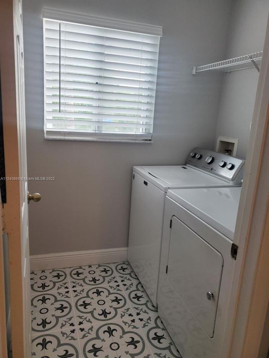 Recently Rented: $2,400 (2 beds, 1 baths, 1114 Square Feet)