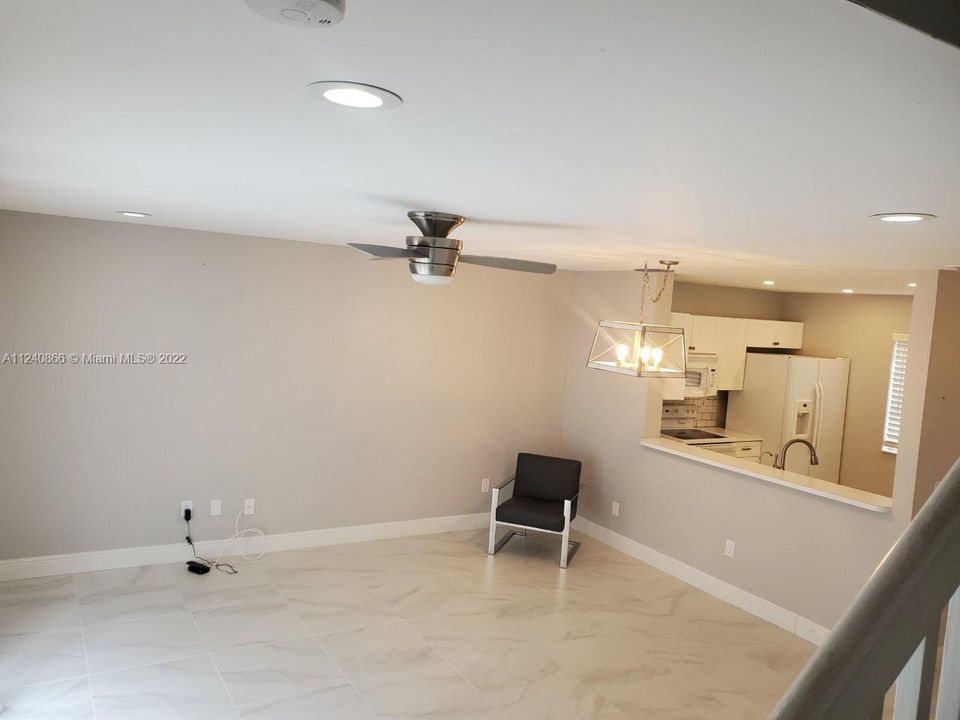 Recently Rented: $2,400 (2 beds, 1 baths, 1114 Square Feet)