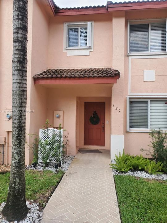 Recently Rented: $2,400 (2 beds, 1 baths, 1114 Square Feet)