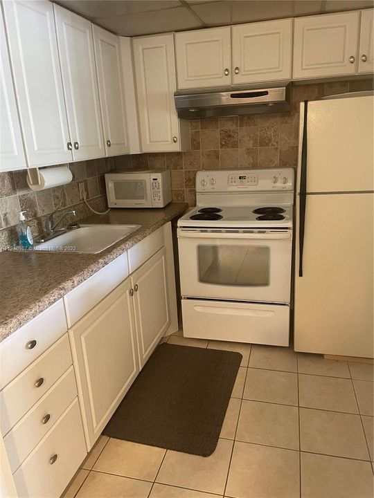 Recently Sold: $99,900 (1 beds, 1 baths, 585 Square Feet)