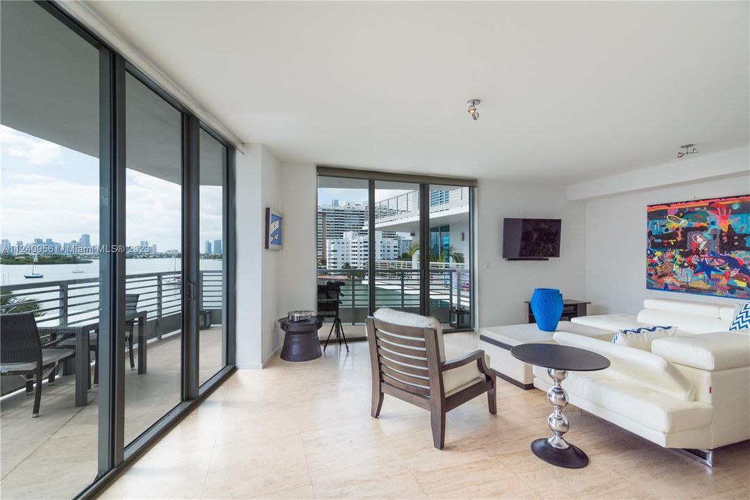 Recently Sold: $2,300,000 (2 beds, 3 baths, 1919 Square Feet)