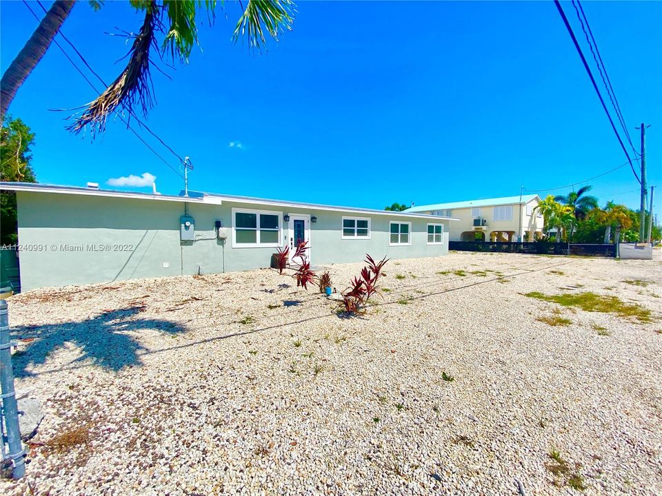 Recently Rented: $4,950 (3 beds, 2 baths, 1360 Square Feet)