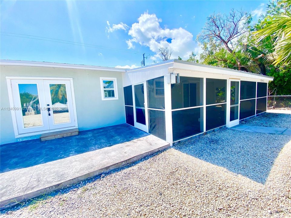 Recently Rented: $4,950 (3 beds, 2 baths, 1360 Square Feet)