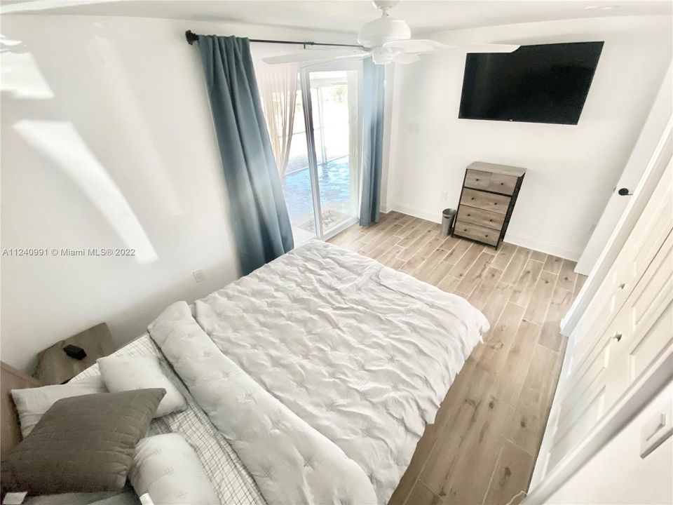 Recently Rented: $4,950 (3 beds, 2 baths, 1360 Square Feet)