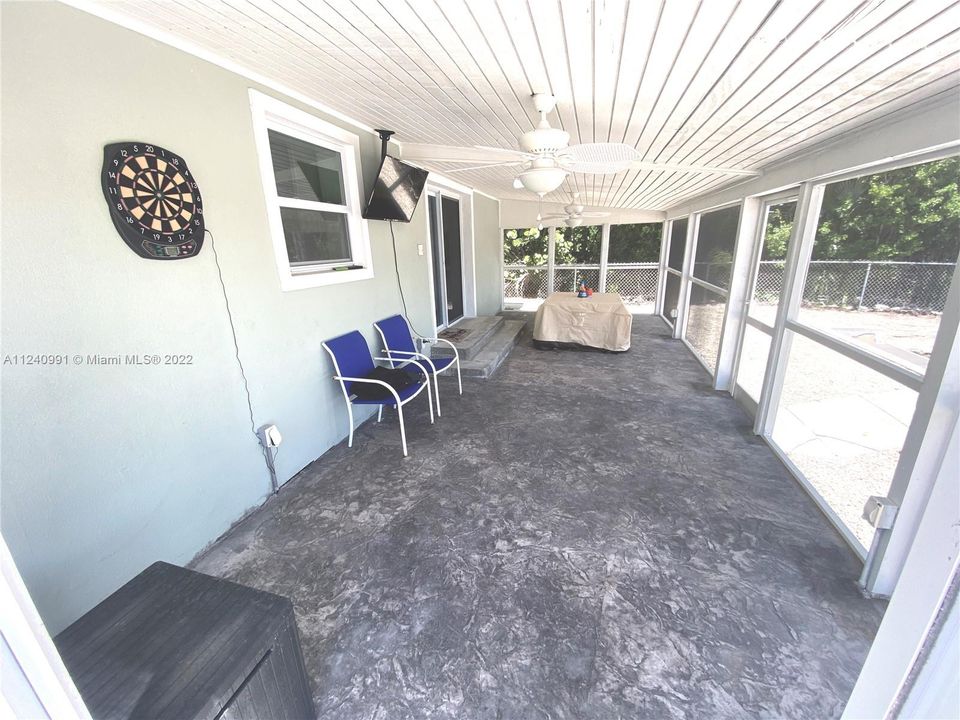 Recently Rented: $4,950 (3 beds, 2 baths, 1360 Square Feet)