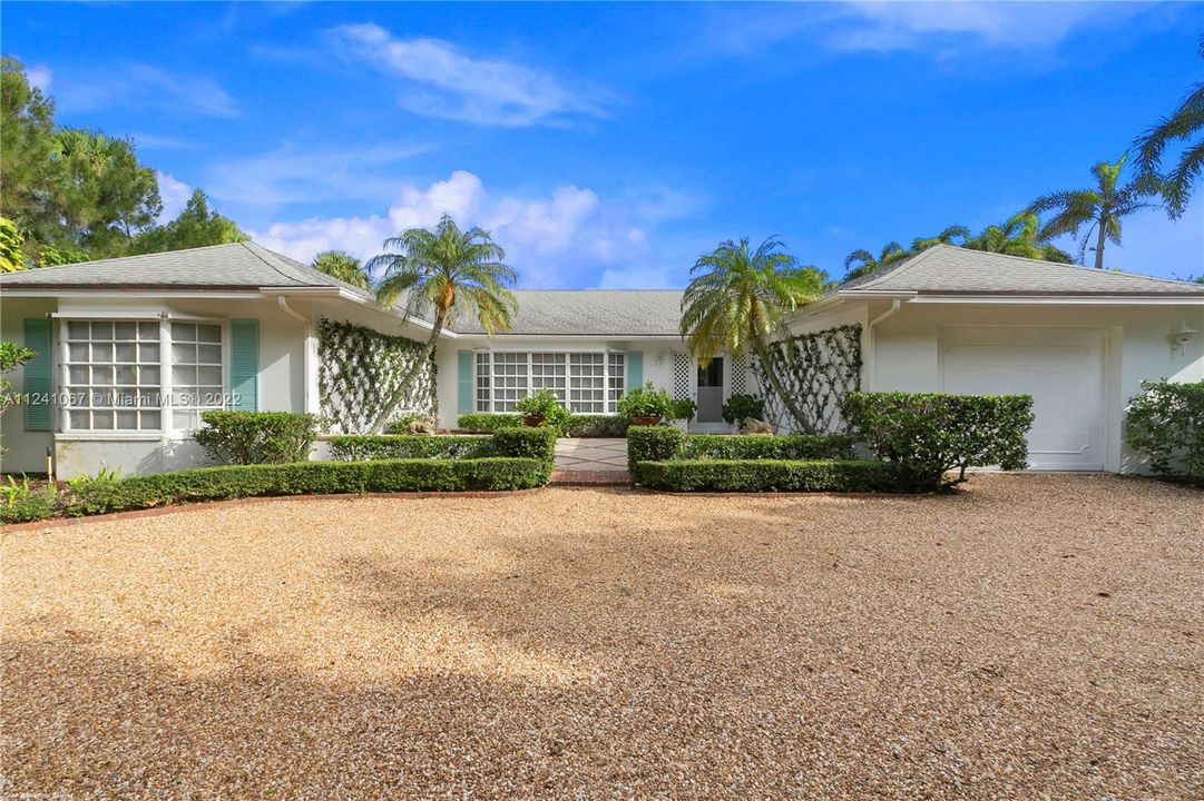 Recently Sold: $4,745,000 (3 beds, 3 baths, 2374 Square Feet)