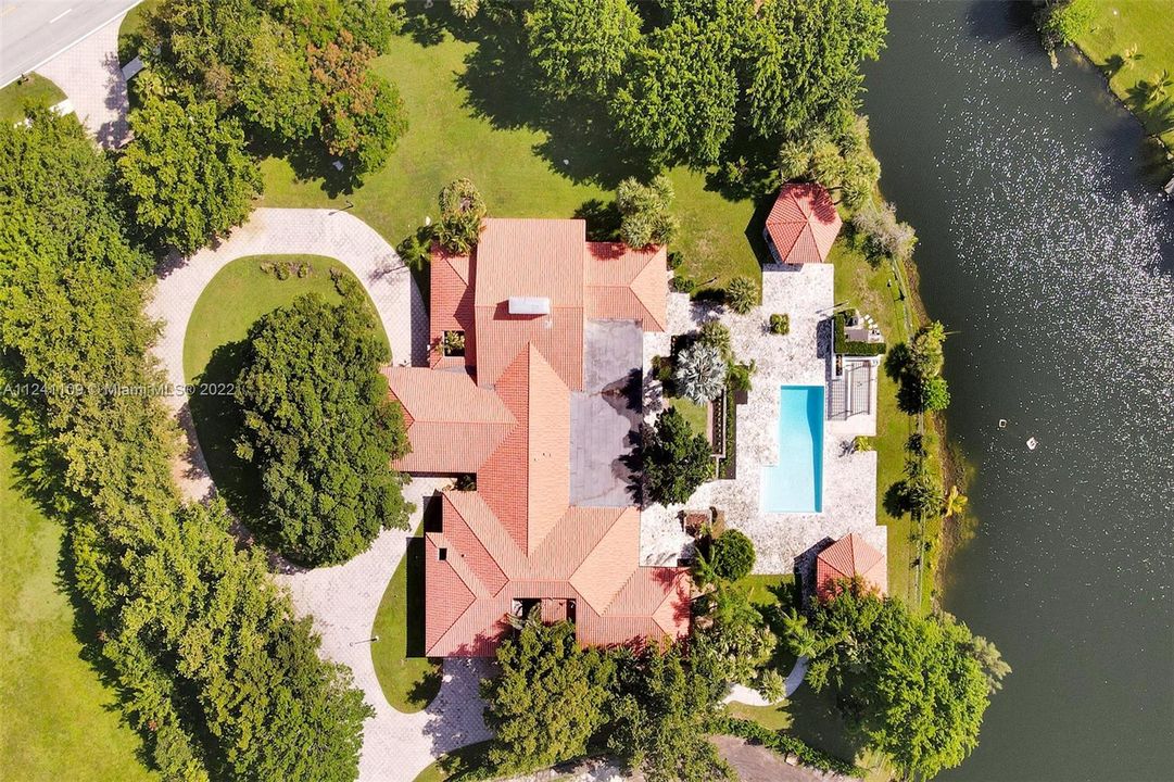 Recently Sold: $3,950,000 (7 beds, 6 baths, 11513 Square Feet)