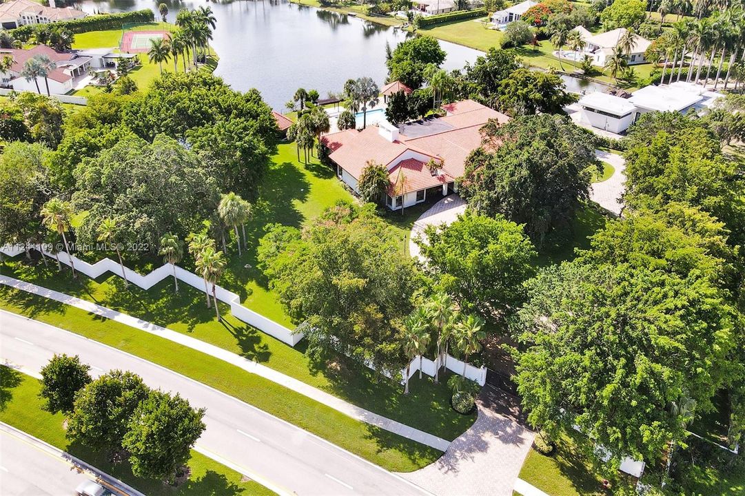 Recently Sold: $3,950,000 (7 beds, 6 baths, 11513 Square Feet)