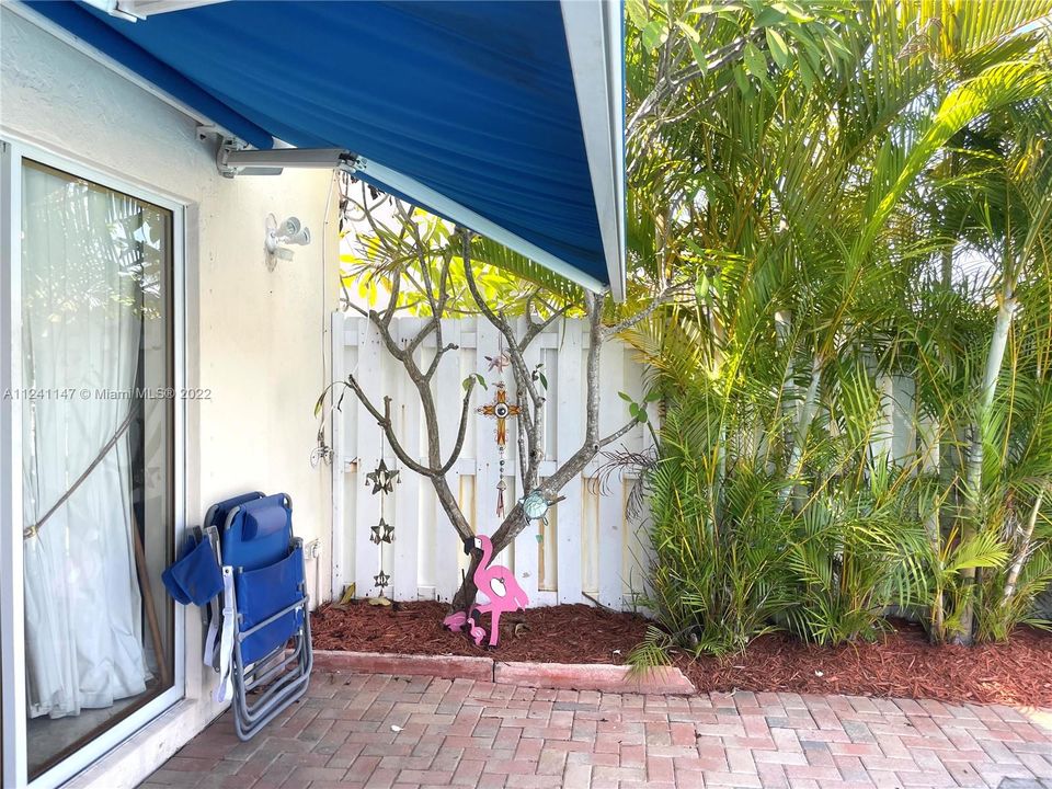 Recently Sold: $850,000 (3 beds, 2 baths, 2015 Square Feet)