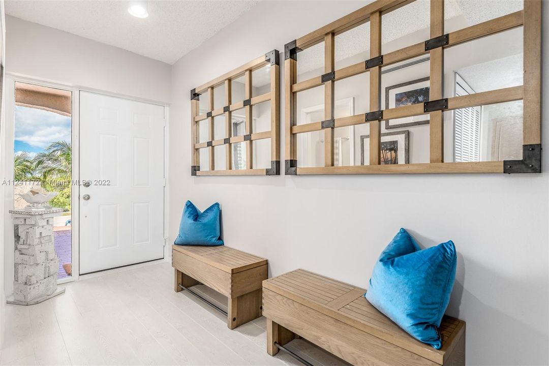 Recently Sold: $895,000 (2 beds, 2 baths, 1860 Square Feet)