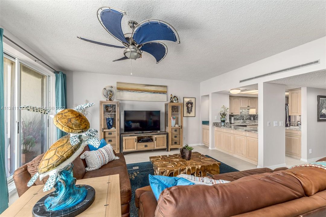 Recently Sold: $895,000 (2 beds, 2 baths, 1860 Square Feet)