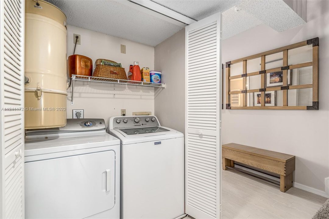 Recently Sold: $895,000 (2 beds, 2 baths, 1860 Square Feet)