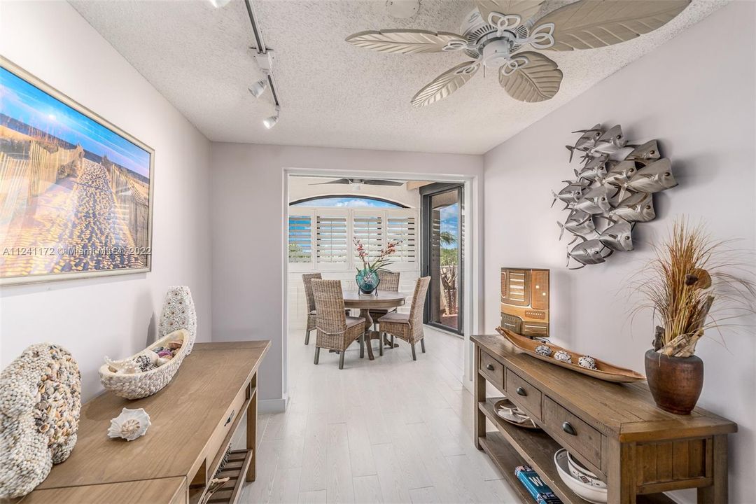 Recently Sold: $895,000 (2 beds, 2 baths, 1860 Square Feet)