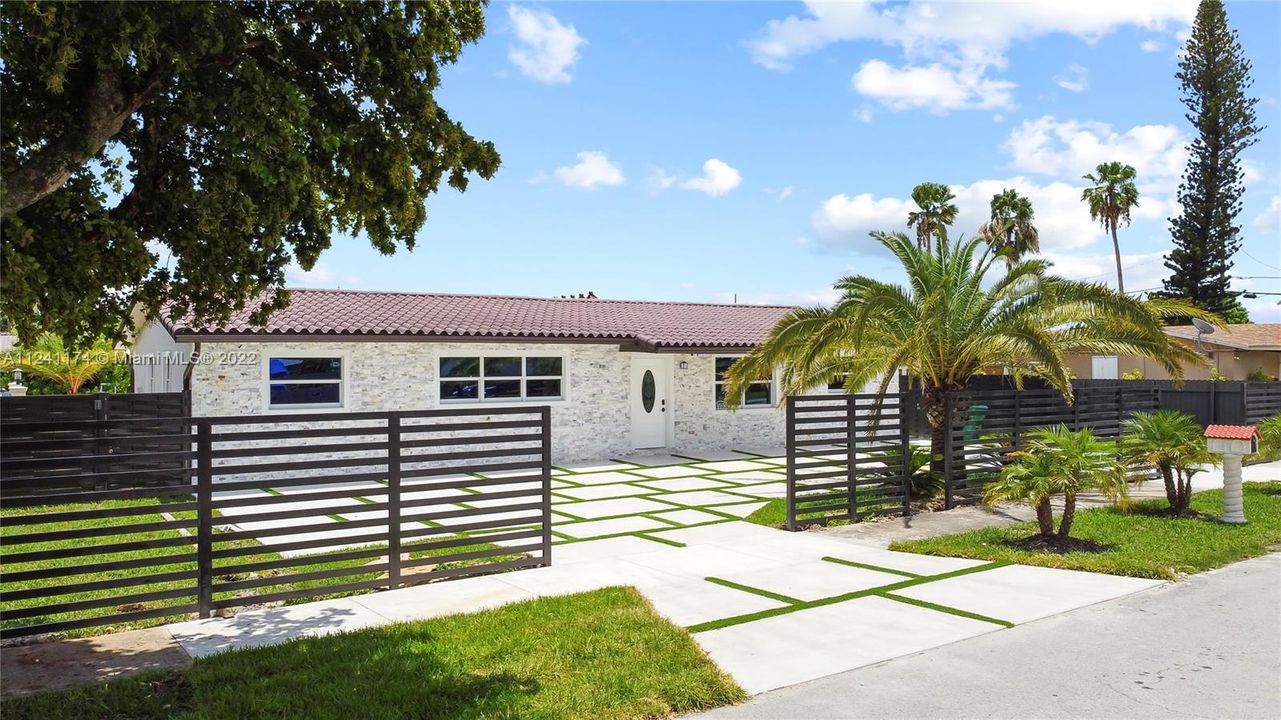 Recently Sold: $750,000 (4 beds, 2 baths, 1596 Square Feet)