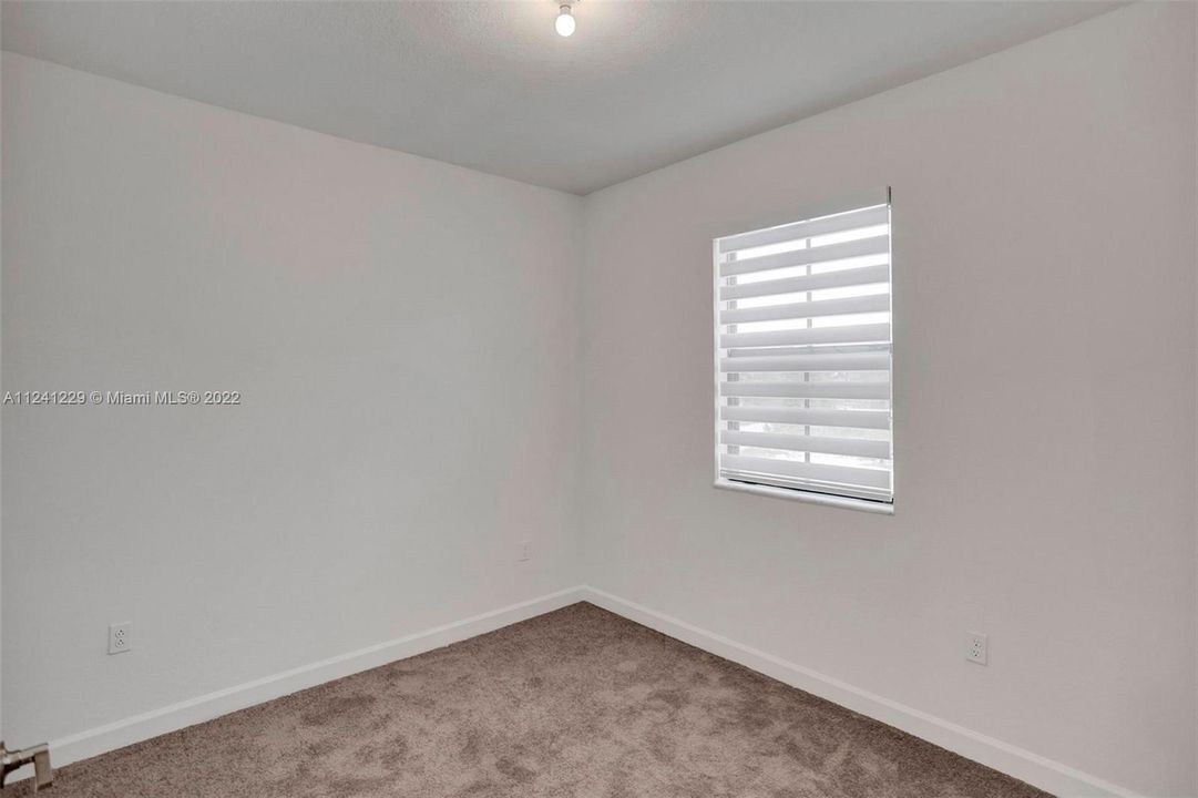 Recently Rented: $2,800 (3 beds, 2 baths, 1697 Square Feet)