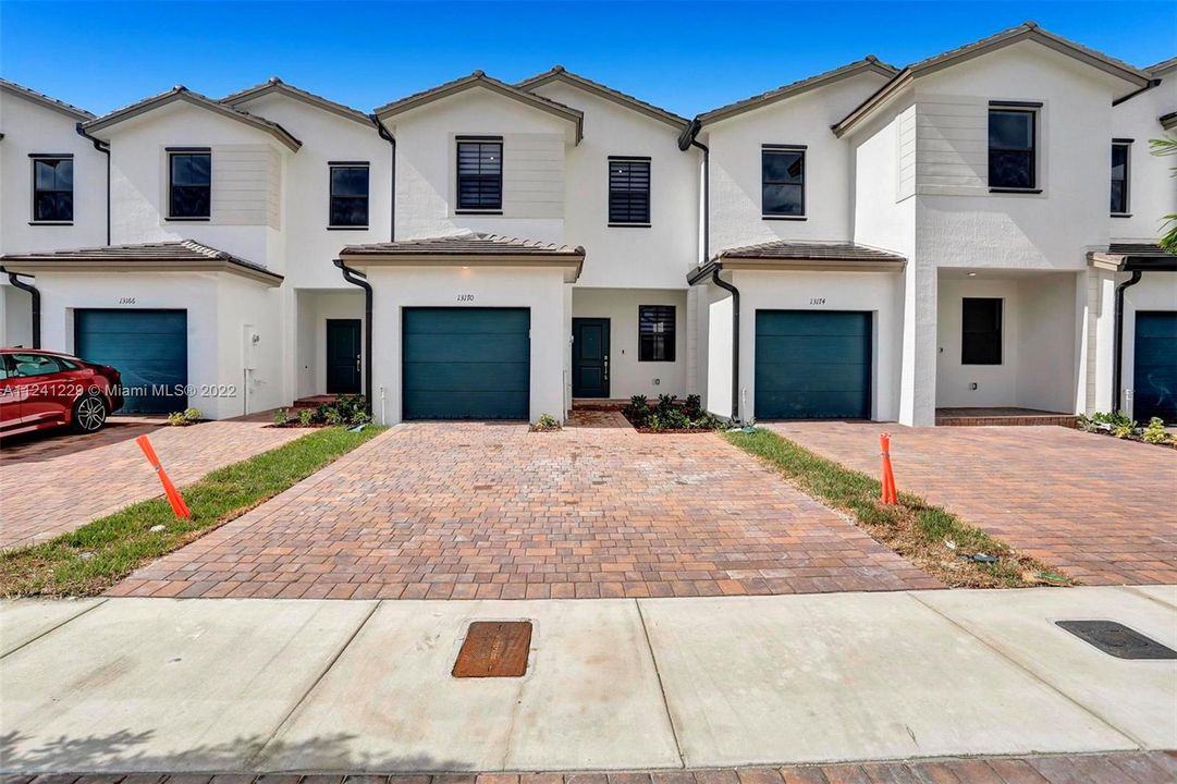 Recently Rented: $2,800 (3 beds, 2 baths, 1697 Square Feet)